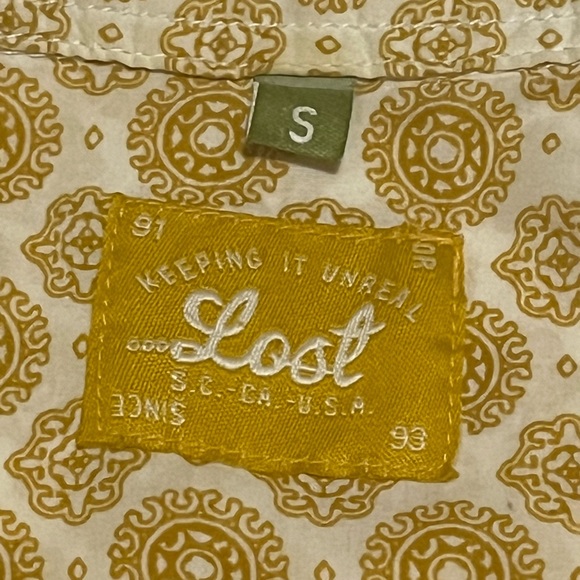 Lost Enterprises Casual Button-Down Hawaiian Cool Pattern Yellow Men’s Small - Picture 2 of 6